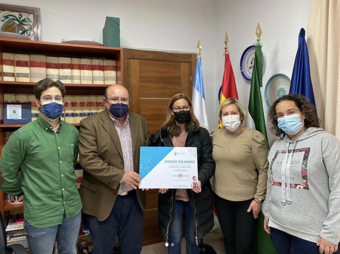 unaAuna recibe una donación del Ayuntamiento de Güejar Sierra (Granada) con motivo de la Marcha de la Mujer